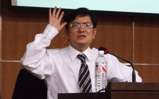 华中科技大学郑强处分 郑强掀桌子挨处分？华科一教授被校方通报批评