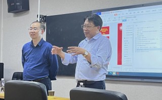 华中科技大学 语文 著名作家与一线语文老师的对谈：语文教学必须要改变