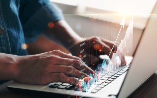 信贷科技运用 报告显示金融科技助力消费信贷业务增加50%  业界：AI赋能银行扩大“首贷用户”覆盖面